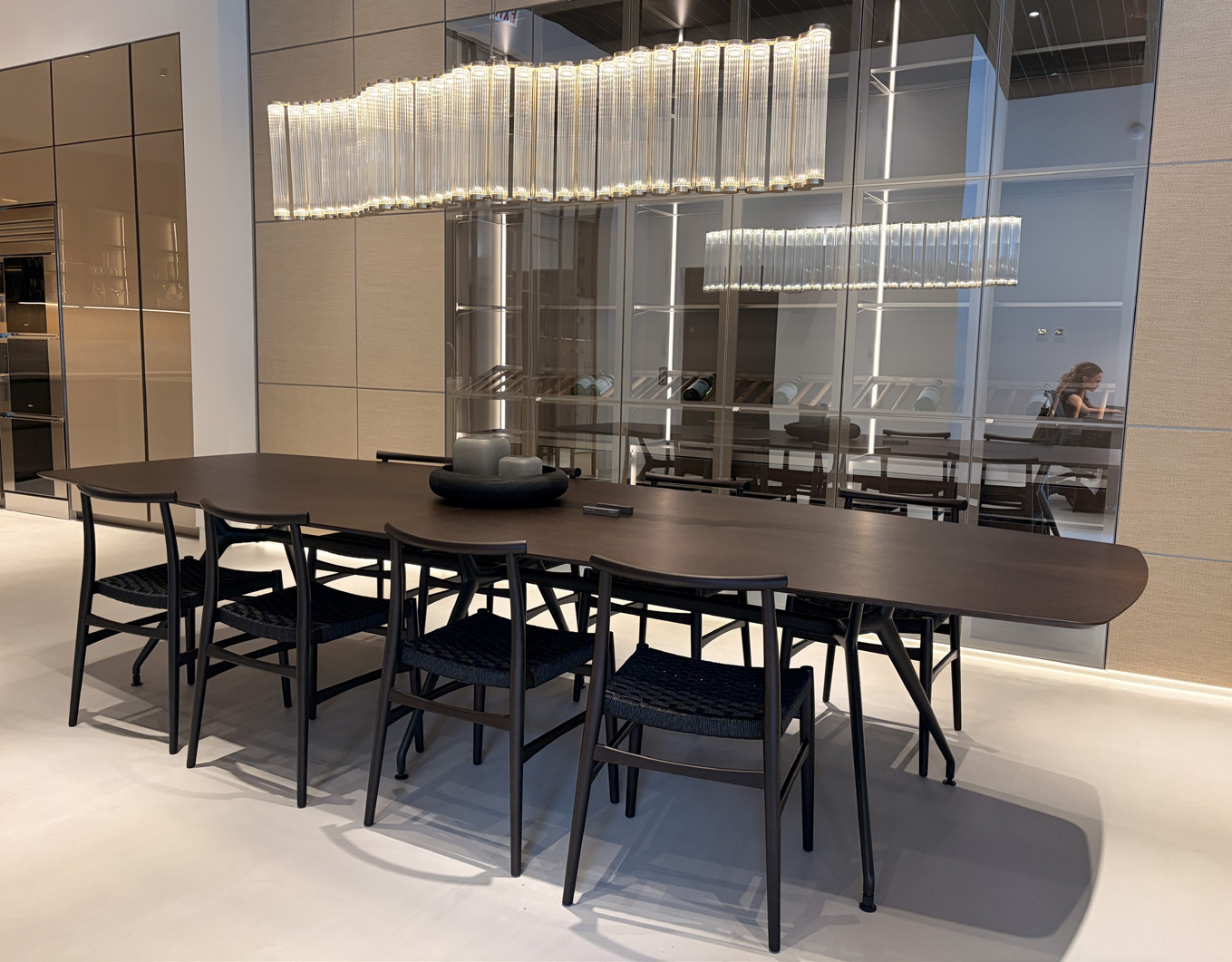 Manta Table - Image 1